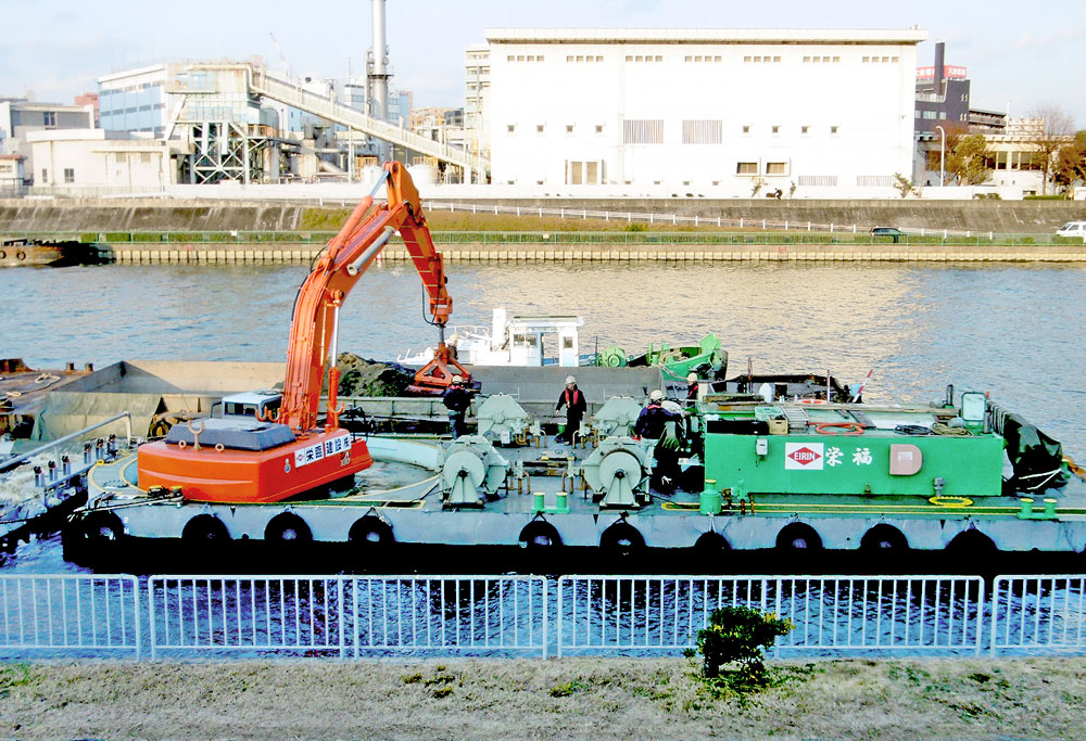 バックホウ浚渫船浚渫船 栄 福