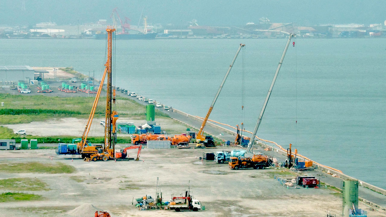 境港外港竹内南地区岸壁(-10m)築造工事（その2）